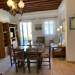 Vakantiehuis Pigeon House Ornos *