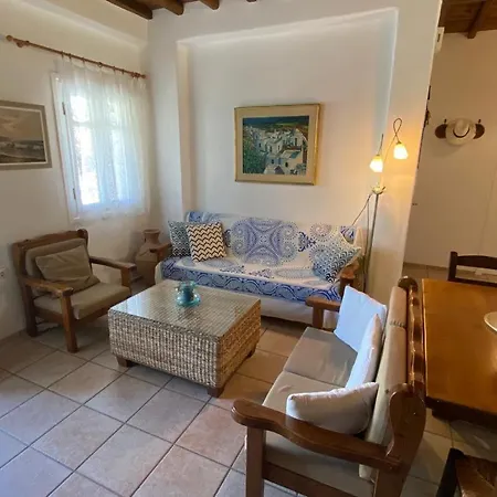 Pigeon House Ornos * Mykonos Town