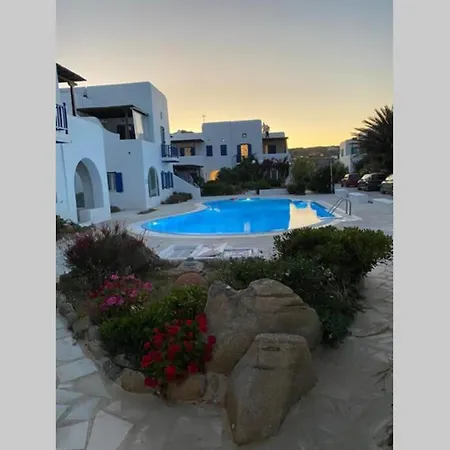 Pigeon House Ornos Nyaraló *